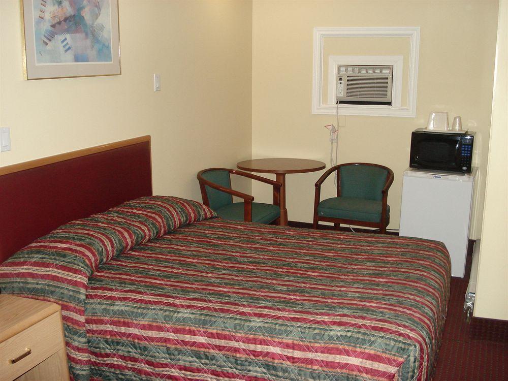 Lincoln Motel Sturgeon Falls エクステリア 写真