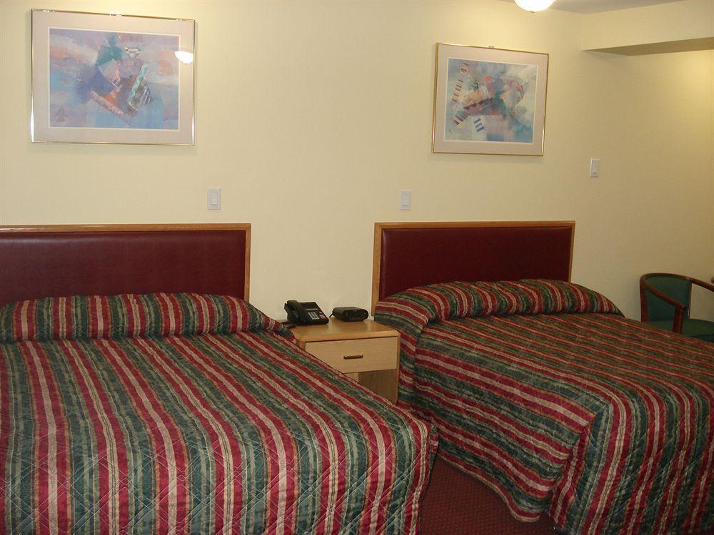 Lincoln Motel Sturgeon Falls エクステリア 写真