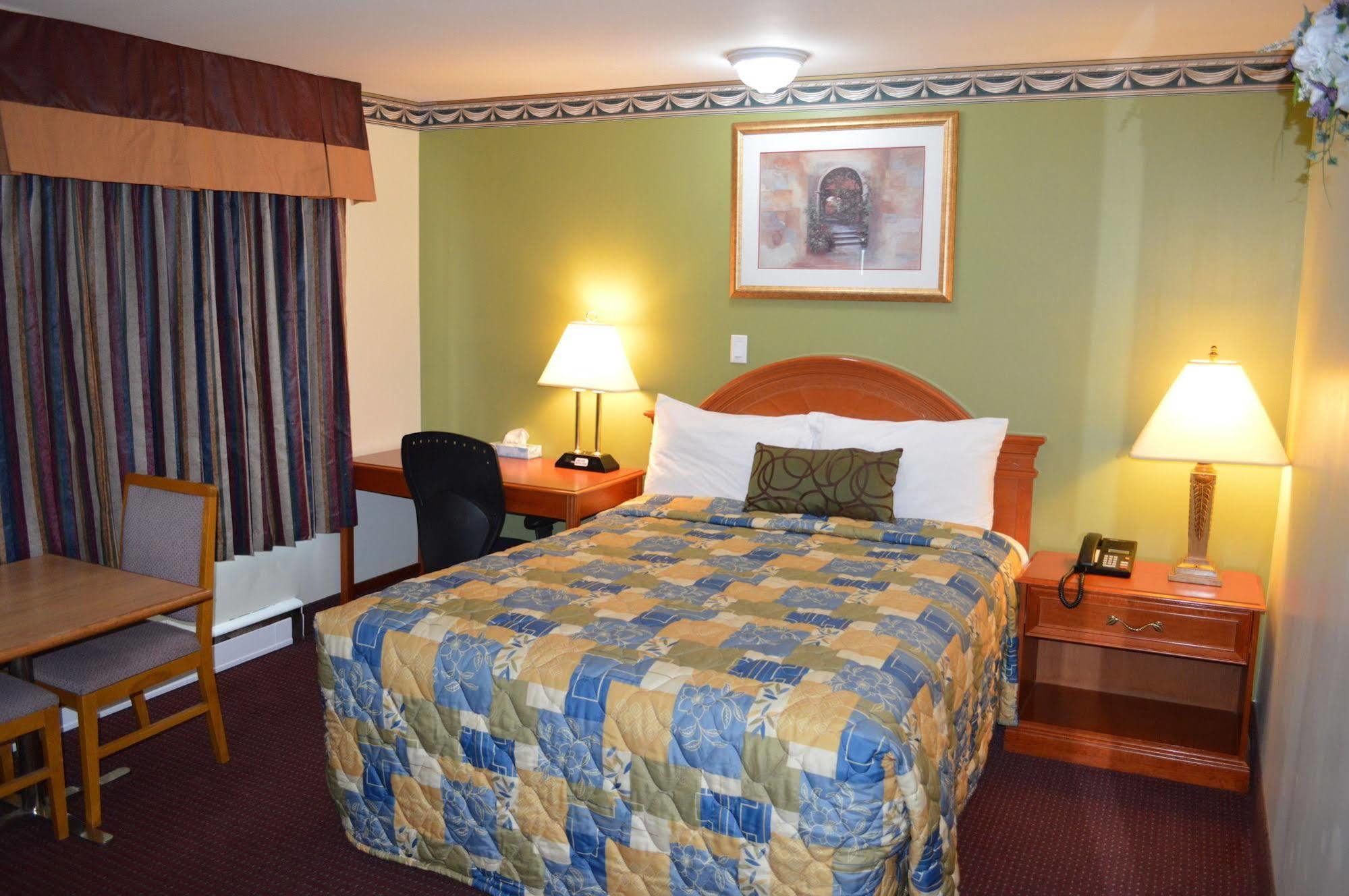 Lincoln Motel Sturgeon Falls エクステリア 写真