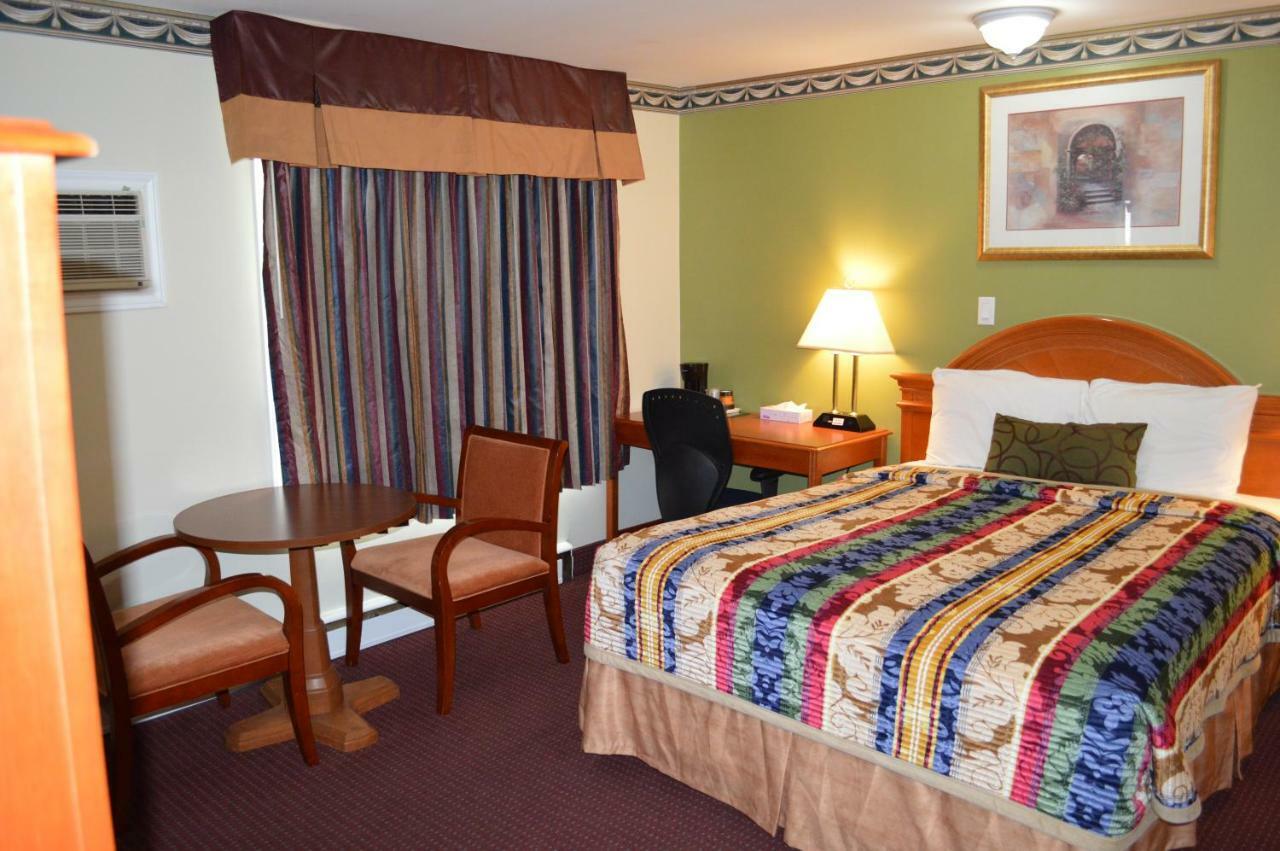 Lincoln Motel Sturgeon Falls エクステリア 写真