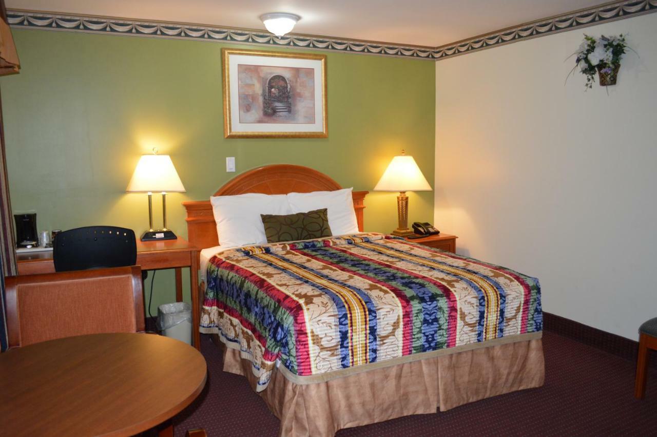 Lincoln Motel Sturgeon Falls エクステリア 写真