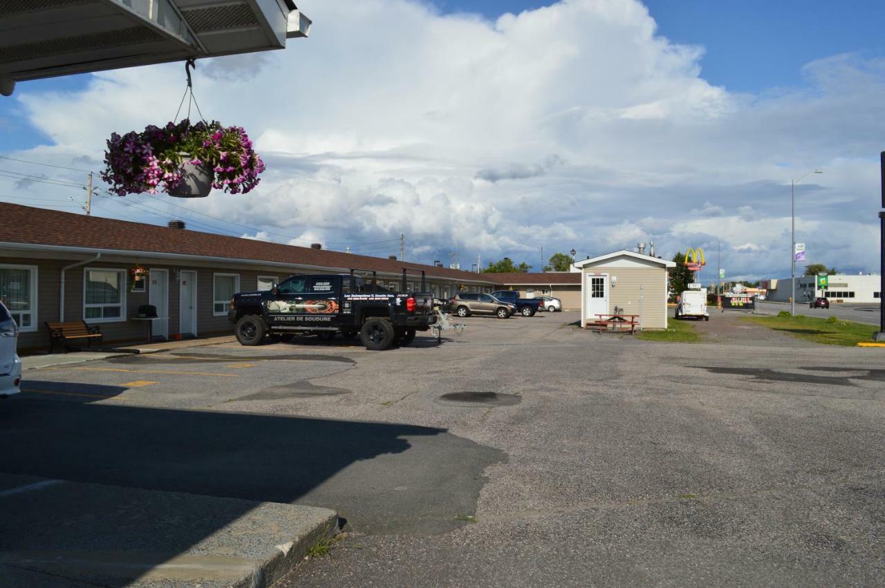 Lincoln Motel Sturgeon Falls エクステリア 写真